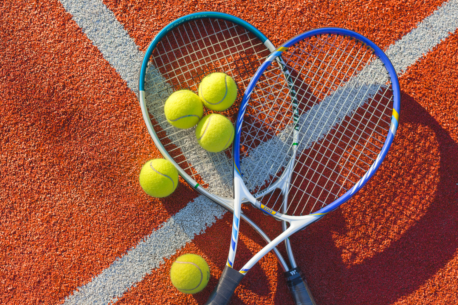 Raquetas de tenis y pelotas